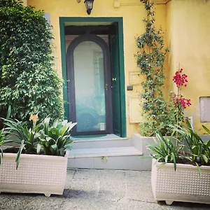 Appartamento Jenniʻs Indipendent Tiny House, Napoli